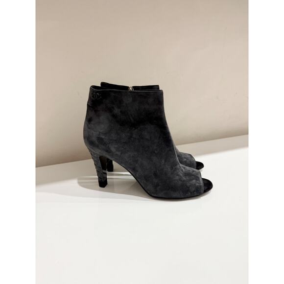 Chanel Interlocking CC Logo Suede Ankle Booties Gray/Black Women's Size EU 41 - Picture 4 of 7